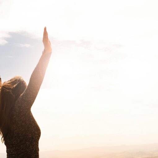 happy-woman-on-beach-mindbody-connection